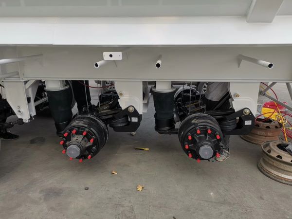 tipper trailer with airbag suspension