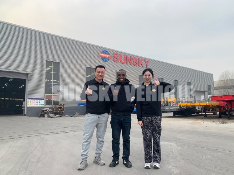 Новый клиент из Замбии посетил завод SUNSKY