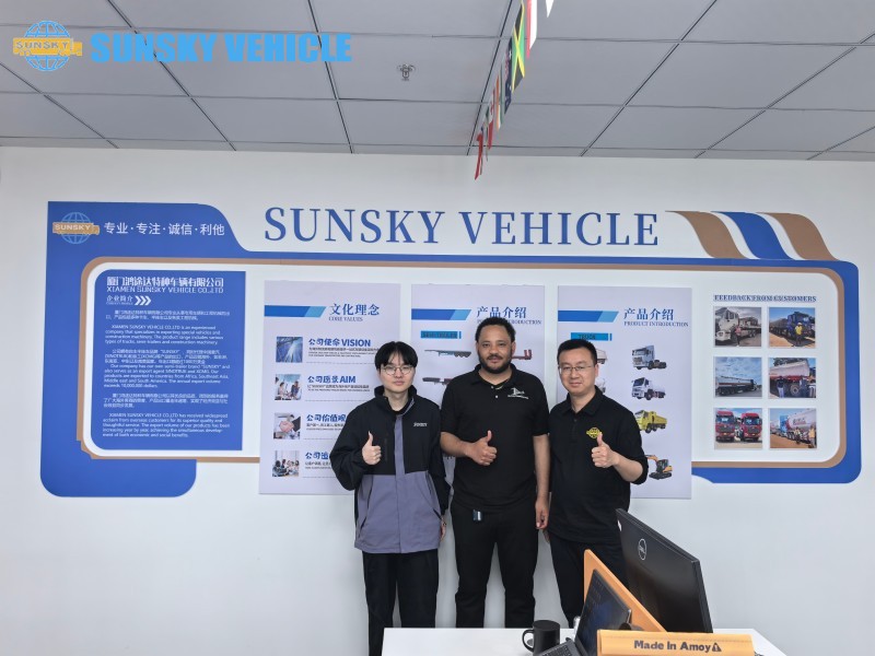 Стратегическое расширение: клиент из сферы логистики ДРК посетил завод SUNSKY Vehicle для экскурсии и заказа прицепов
